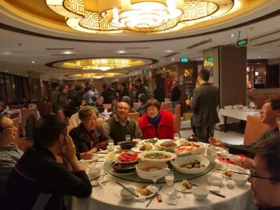 公司總經理與省畜牧協會領導、芭夯兔食業(yè)老總共進晚餐